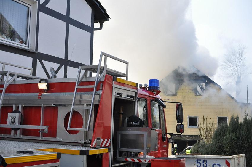 Haus komplett ausgebrannt Leverkusen P04.JPG